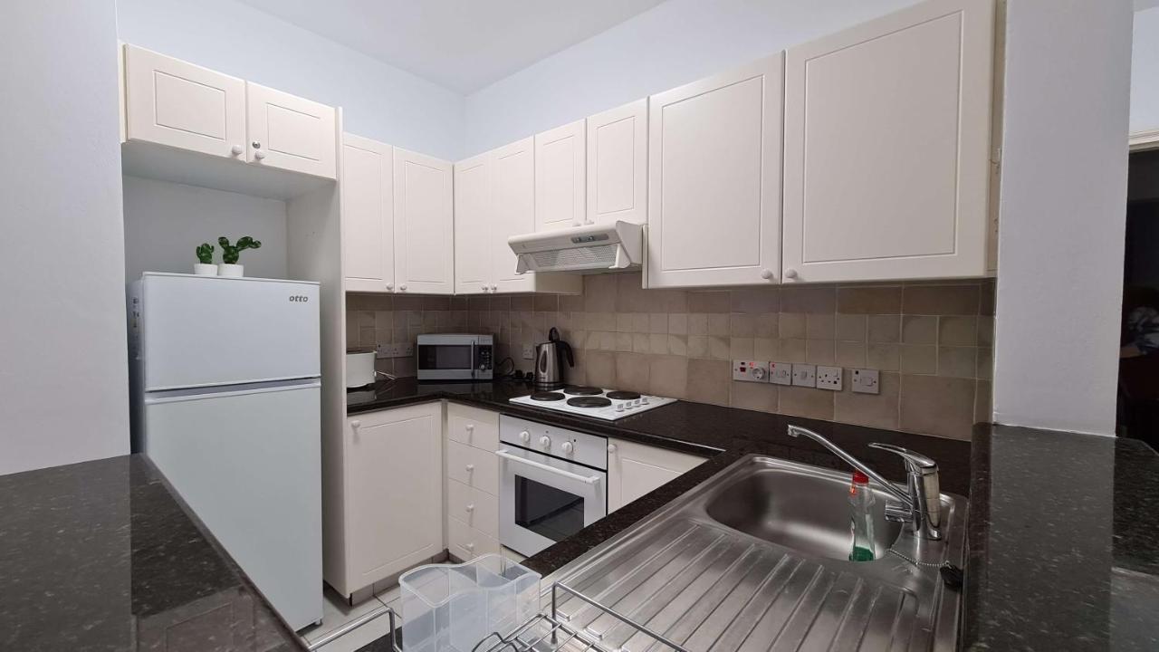 Sunny Limnaria Gardens 2 Bedroom Apartment Paphos Exterior photo